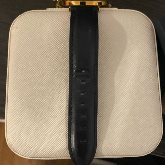 Daniel Wellington Leather Watch - Picture 4 of 9